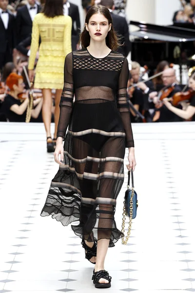 Look 27